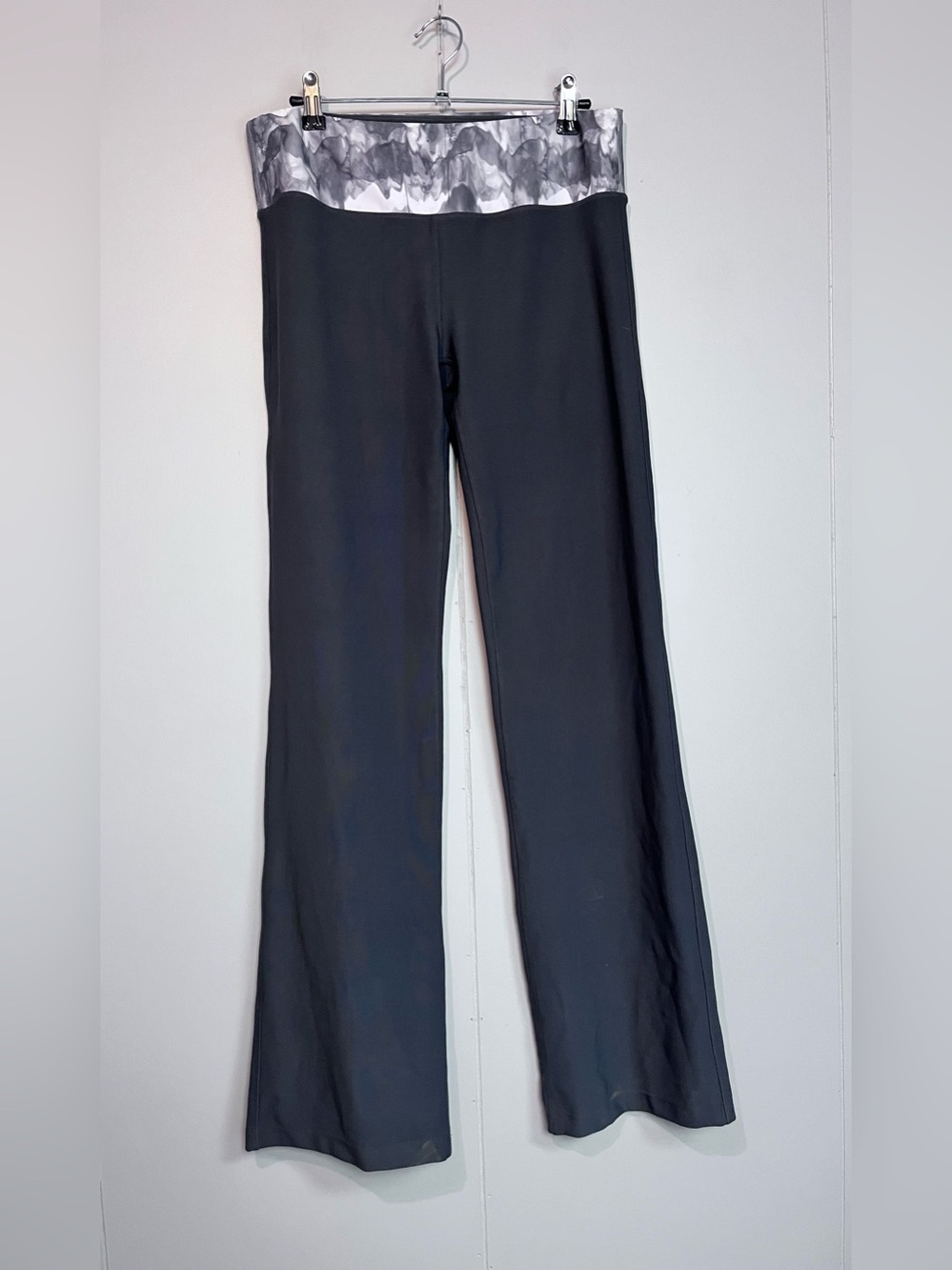 Mondetta Women’s M Black Flare Yoga Athletic Pants Gray Marble Waist